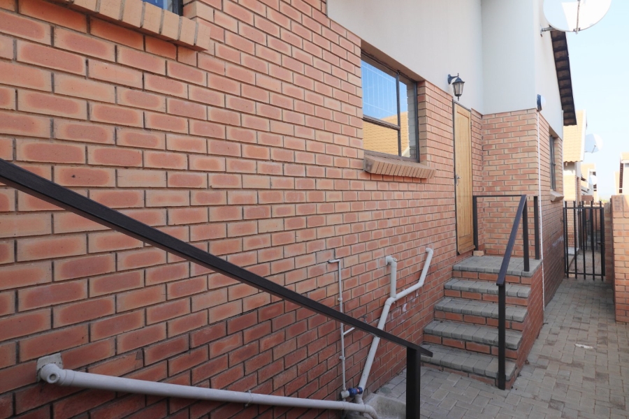 2 Bedroom Property for Sale in Langenhovenpark Free State
